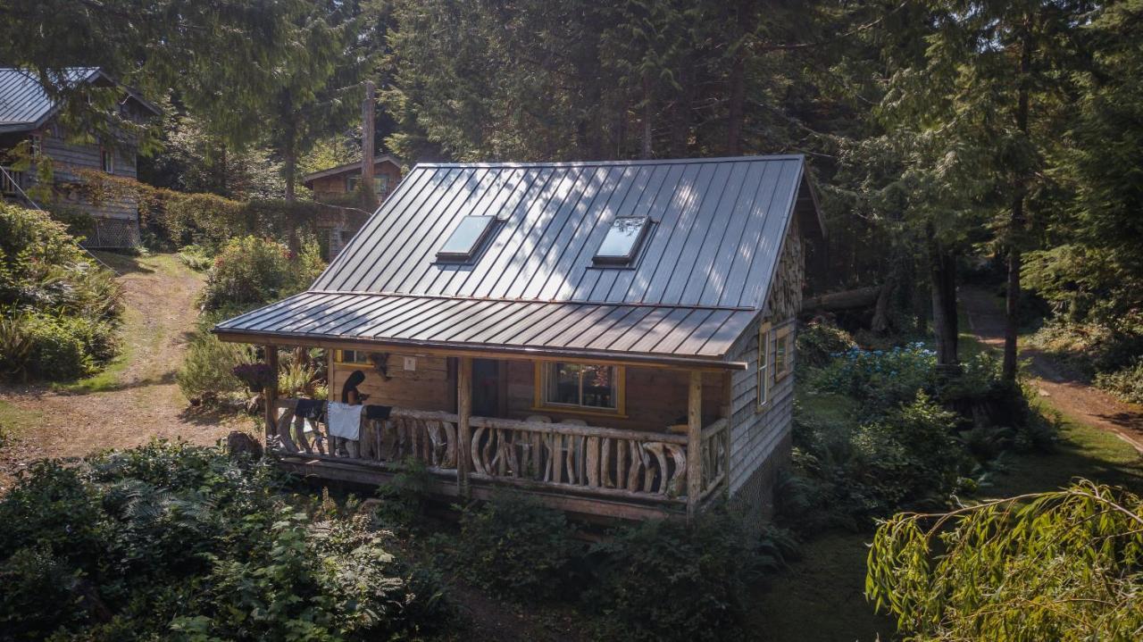 Woods End Landing Hotel Bamfield Екстериор снимка