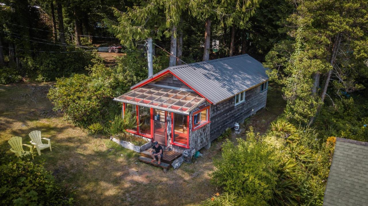 Woods End Landing Hotel Bamfield Екстериор снимка