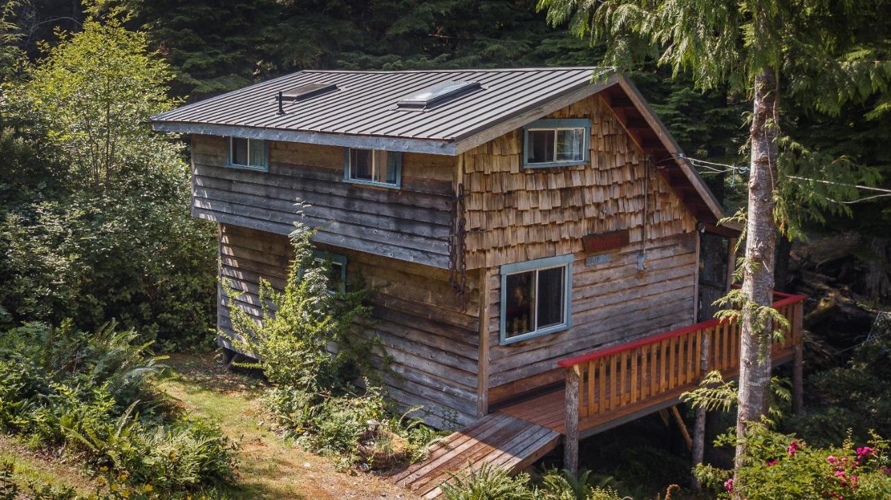 Woods End Landing Hotel Bamfield Екстериор снимка