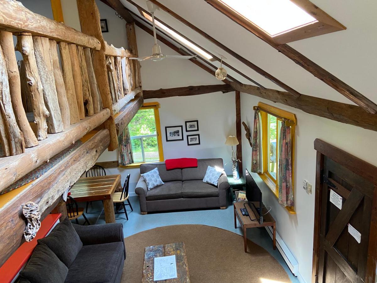 Woods End Landing Hotel Bamfield Екстериор снимка
