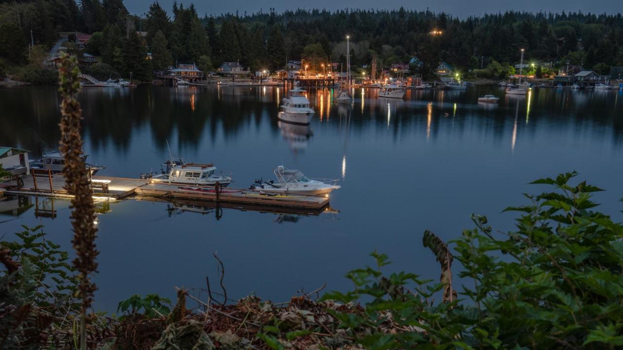 Woods End Landing Hotel Bamfield Екстериор снимка